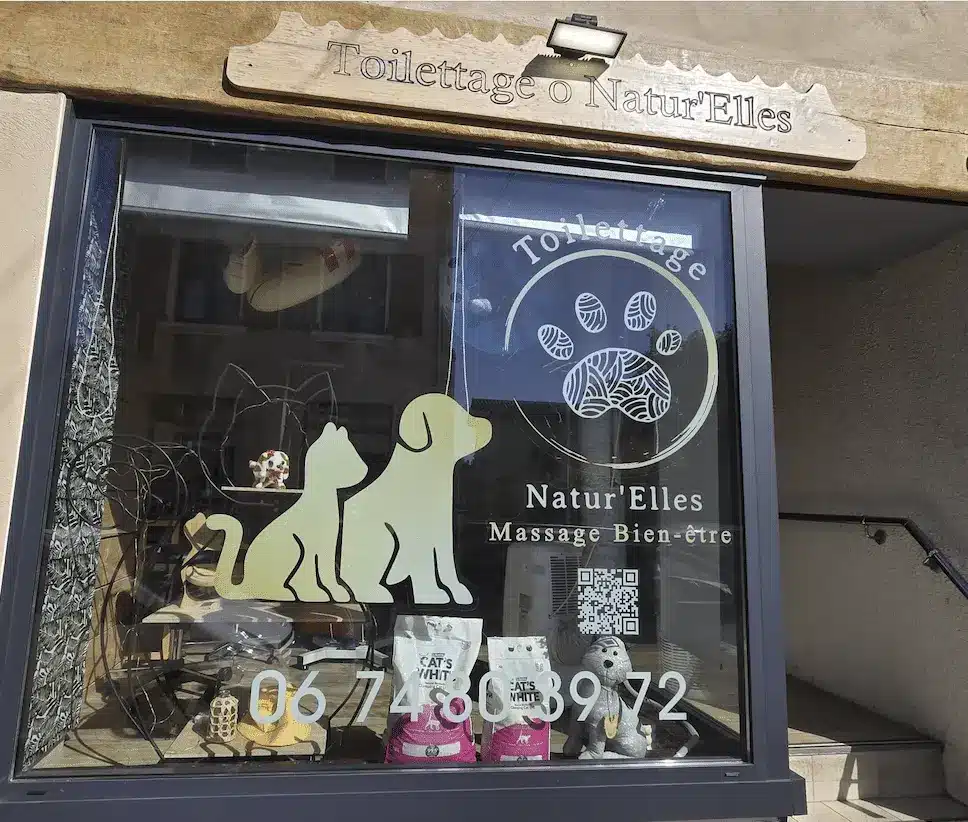 Vitrine du salon Toilettage O Natur'Elles, 54 rue Charles de Gaulle à L'Arbresle